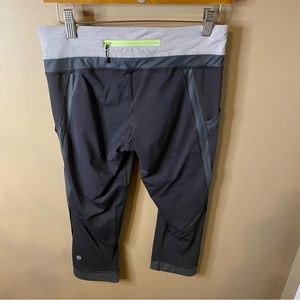 Lululemon Athletica Size 8 Gray Capris Workout Leggings
